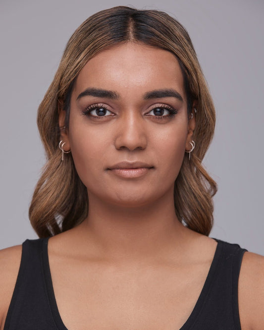 Model showcasing The MATTERfying Foundation The MATTERfying Foundation 10 Bliss for a flawless matte finish.